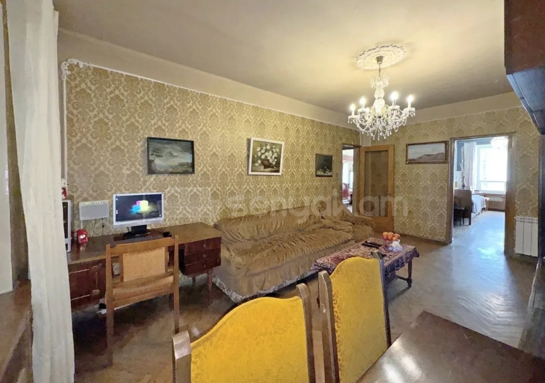 4 Սենյականոց Բնակարան Քարե Շենքում, 135քմ, 3/5 հարկ, Պետական Վիճակում