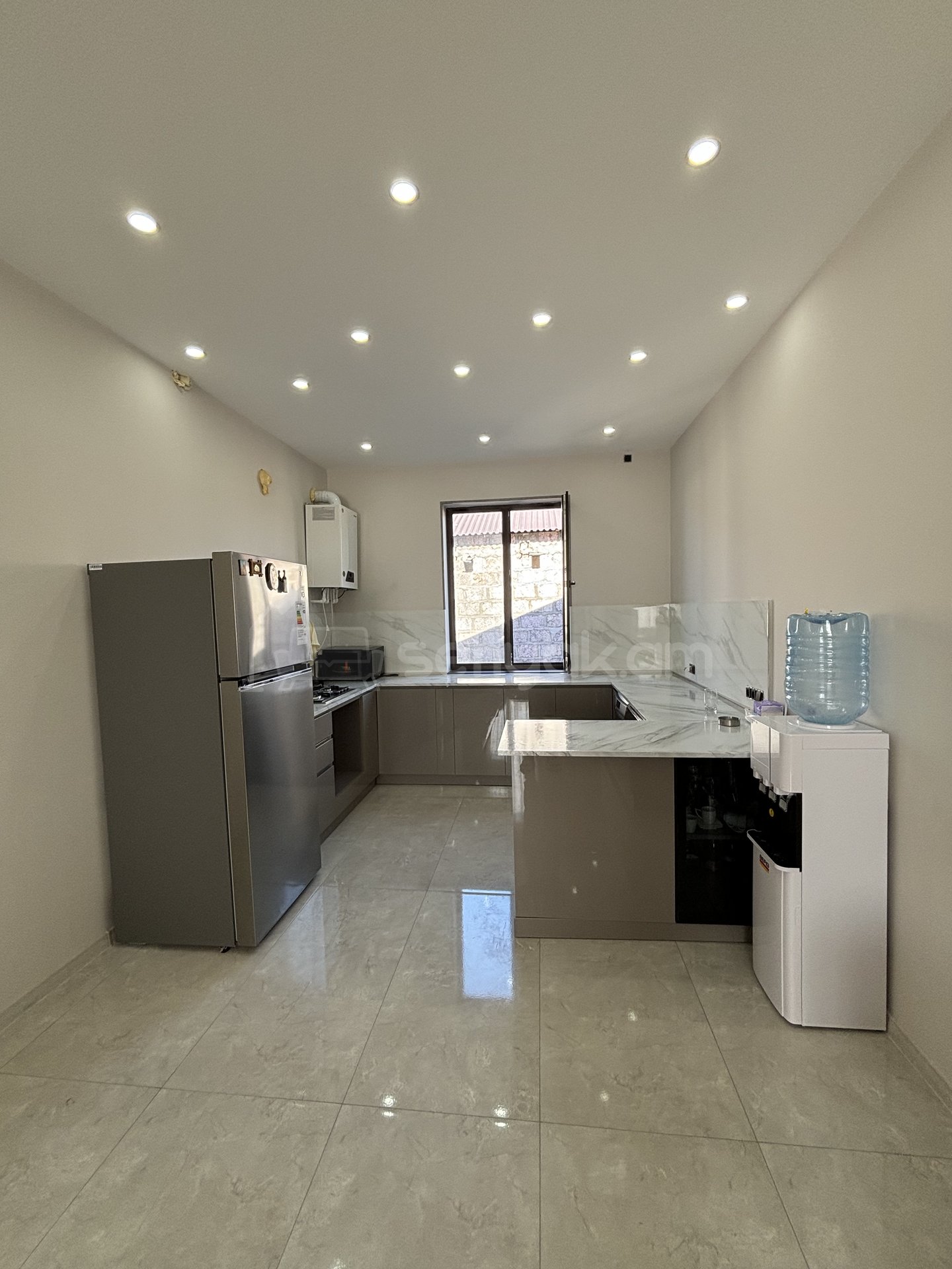 3 Սենյականոց Բնակարան Նորակառույց Քարե Շենքում, 68քմ, 1/1 հարկ, Դիզայներական Վերանորոգված, Կահավորված, Արևկող