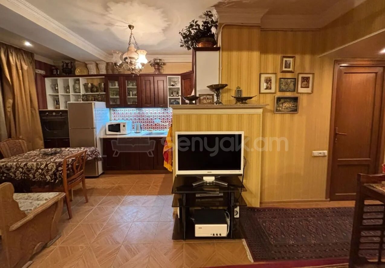 1 Սենյականոց Բնակարան Քարե Շենքում, 44քմ, 7/8 հարկ, Դիզայներական Վերանորոգված, Կահավորված