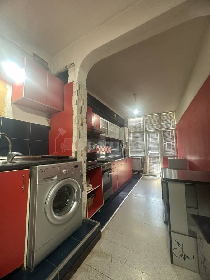 3 Սենյականոց Բնակարան Քարե Շենքում, 72քմ, 3/5 հարկ, Կապիտալ Վերանորոգված