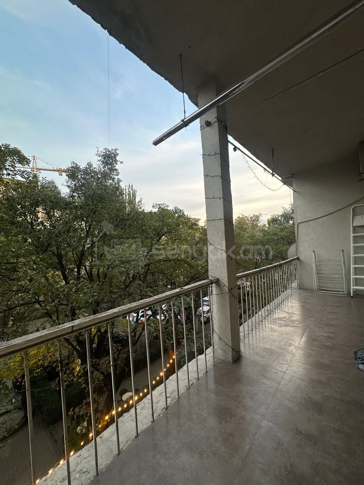 1 Սենյականոց Բնակարան Քարե Շենքում, 50քմ, 3/5 հարկ, Նորմալ Վիճակում, Կահավորված