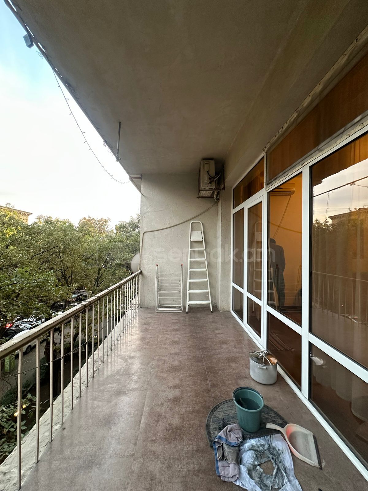 1 Սենյականոց Բնակարան Քարե Շենքում, 50քմ, 3/5 հարկ, Նորմալ Վիճակում, Կահավորված