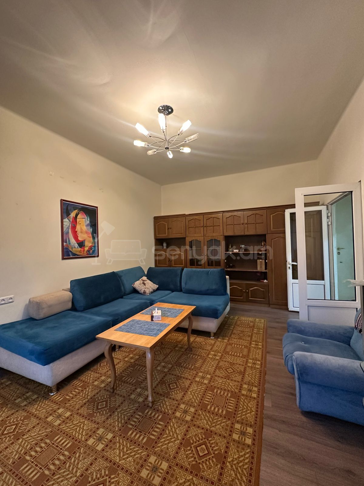 1 Սենյականոց Բնակարան Քարե Շենքում, 50քմ, 3/5 հարկ, Նորմալ Վիճակում, Կահավորված