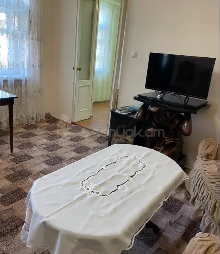 3 Սենյականոց Բնակարան Քարե Շենքում, 68քմ, 1/1 հարկ, Նորմալ Վիճակում, Կահավորված, Արևկող