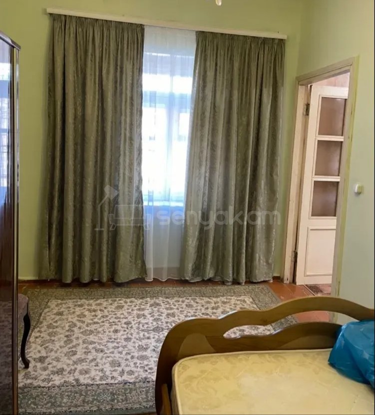 3 Սենյականոց Բնակարան Քարե Շենքում, 68քմ, 1/1 հարկ, Նորմալ Վիճակում, Կահավորված, Արևկող