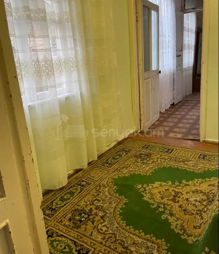 3 Սենյականոց Բնակարան Քարե Շենքում, 68քմ, 1/1 հարկ, Նորմալ Վիճակում, Կահավորված, Արևկող