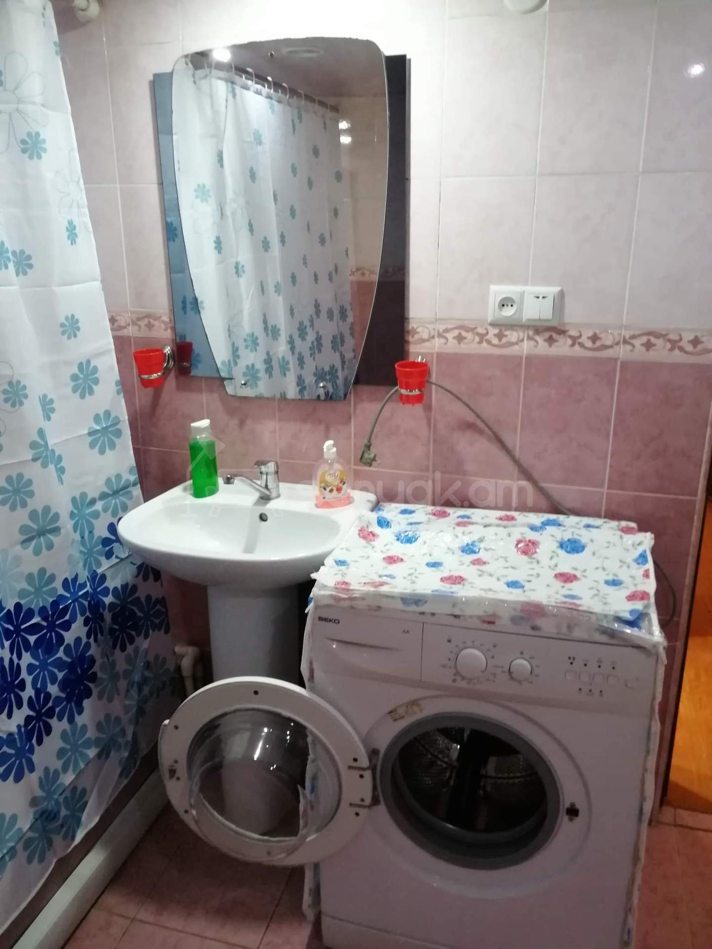 2 Սենյականոց Բնակարան Քարե Շենքում, 61քմ, 1/9 հարկ, Կապիտալ Վերանորոգված, Կահավորված, Արևկող