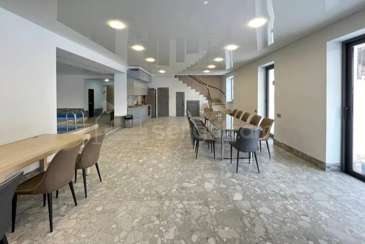 6 Սենյականոց Շքեղ Առանձնատուն, 300քմ, Լողավազանով