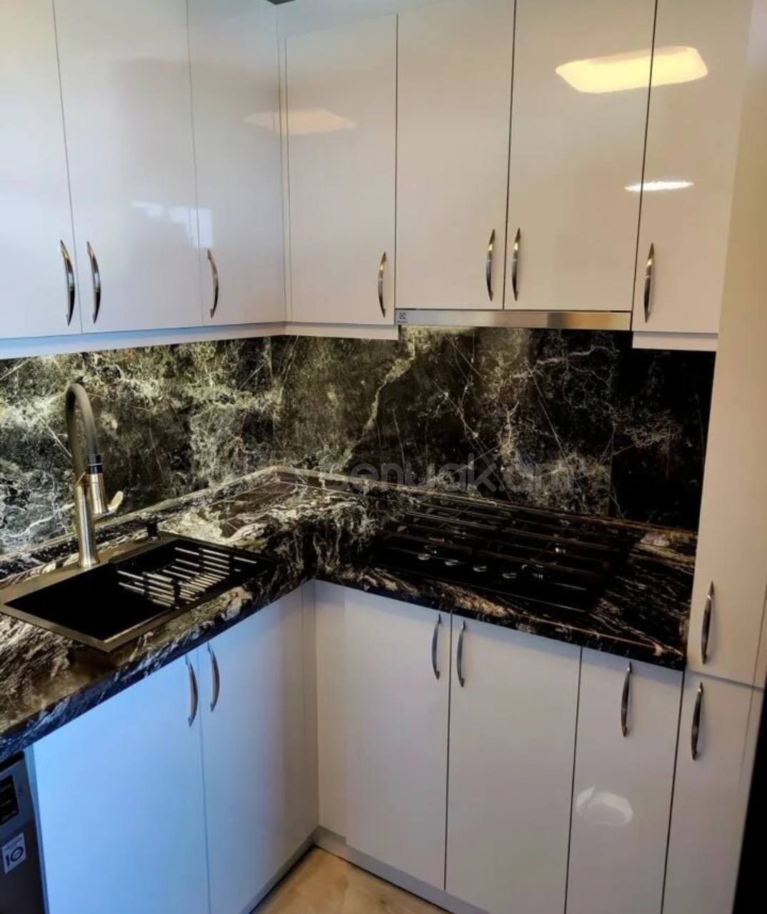 3 Սենյականոց Բնակարան Քարե Շենքում, 48քմ, 5/5 հարկ, Դիզայներական Վերանորոգված