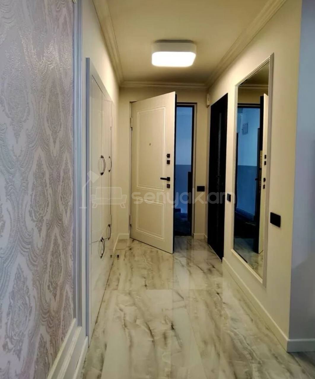 3 Սենյականոց Բնակարան Քարե Շենքում, 48քմ, 5/5 հարկ, Դիզայներական Վերանորոգված