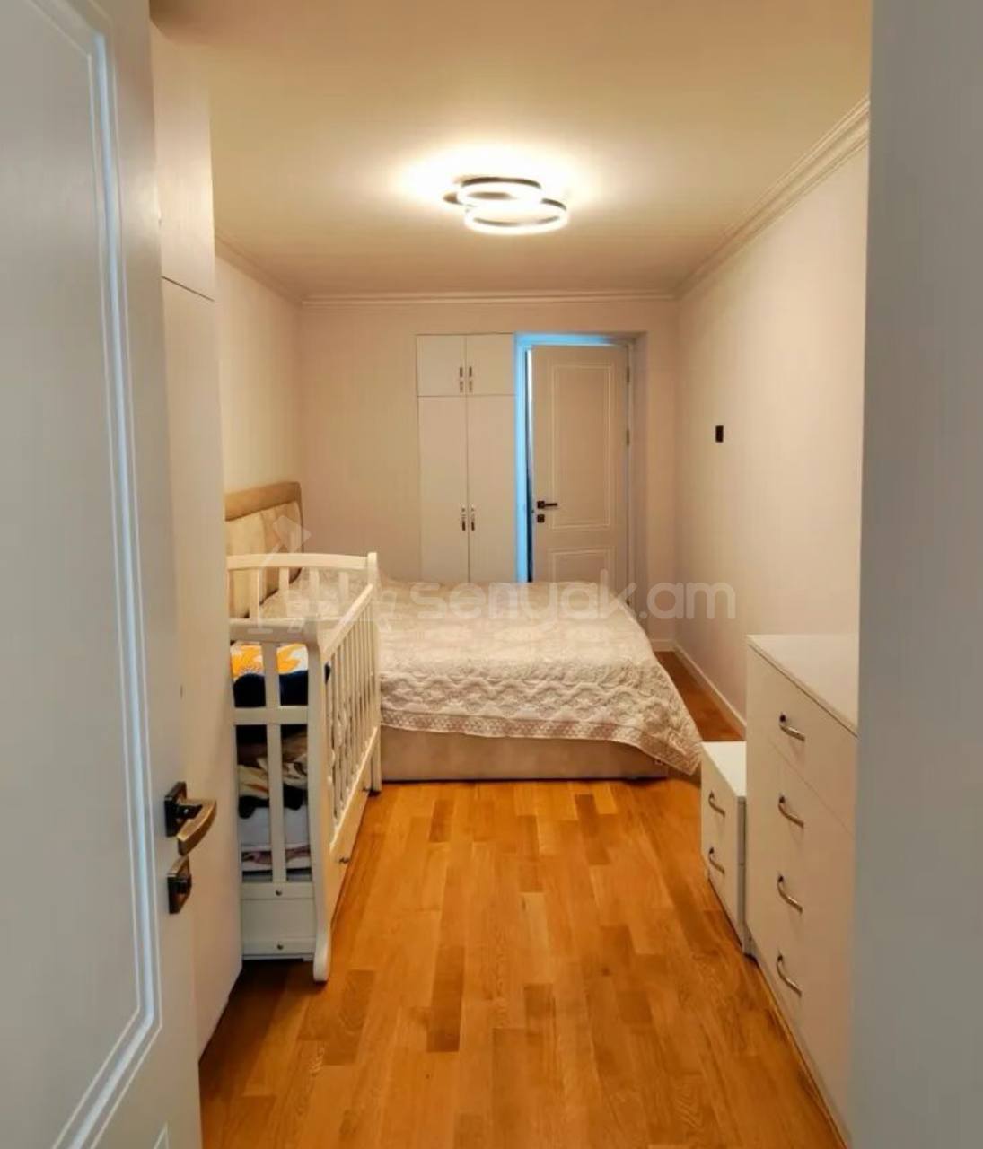 3 Սենյականոց Բնակարան Քարե Շենքում, 48քմ, 5/5 հարկ, Դիզայներական Վերանորոգված