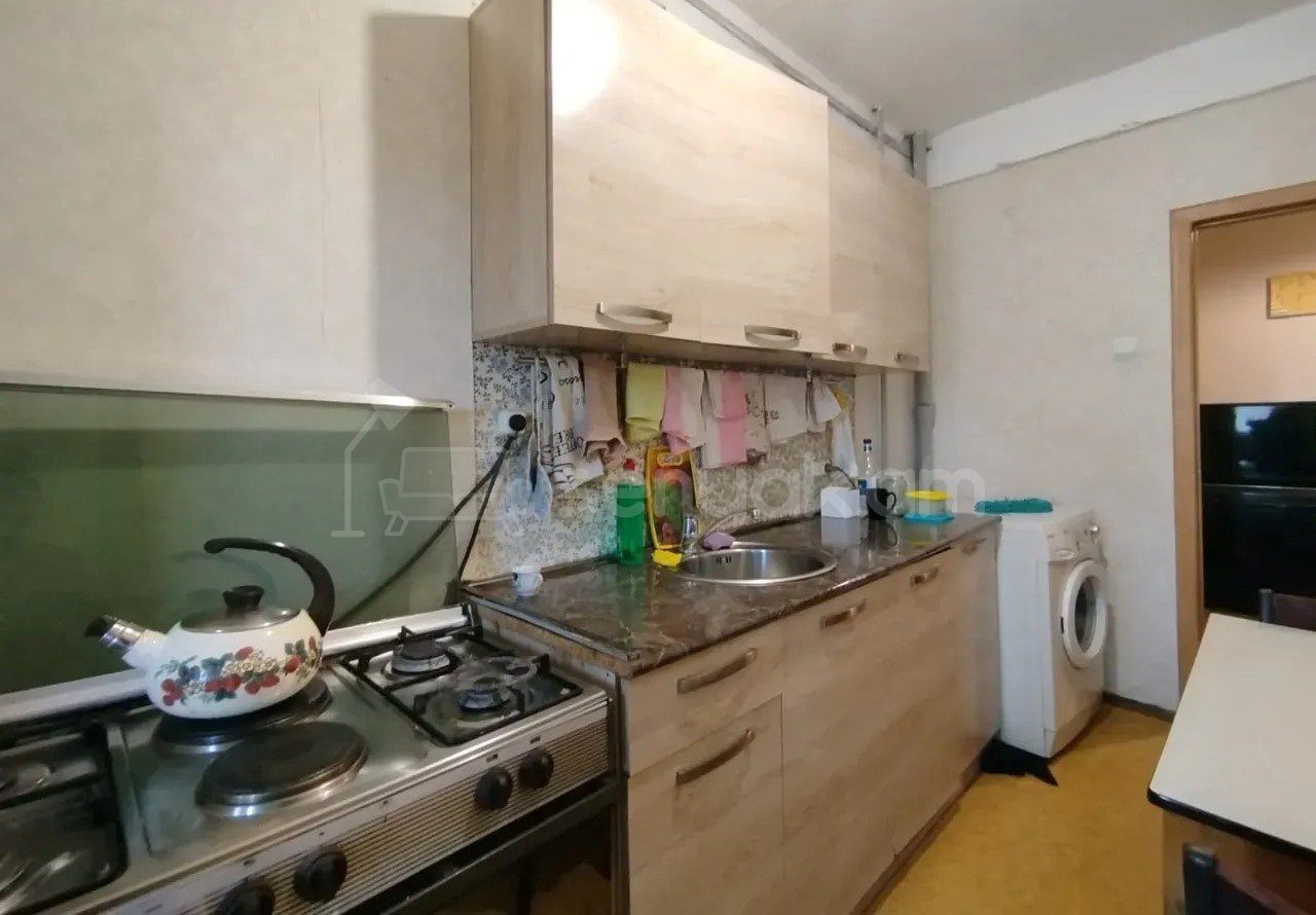 3 Սենյականոց Բնակարան Քարե Շենքում, 76քմ, 4/5 հարկ, Պետական Վիճակում