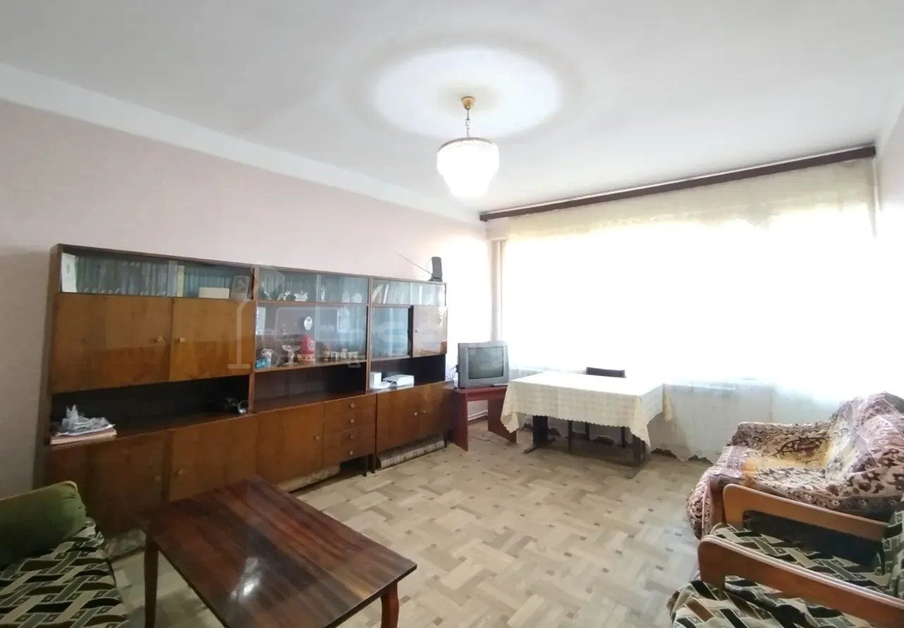 3 Սենյականոց Բնակարան Քարե Շենքում, 76քմ, 4/5 հարկ, Պետական Վիճակում