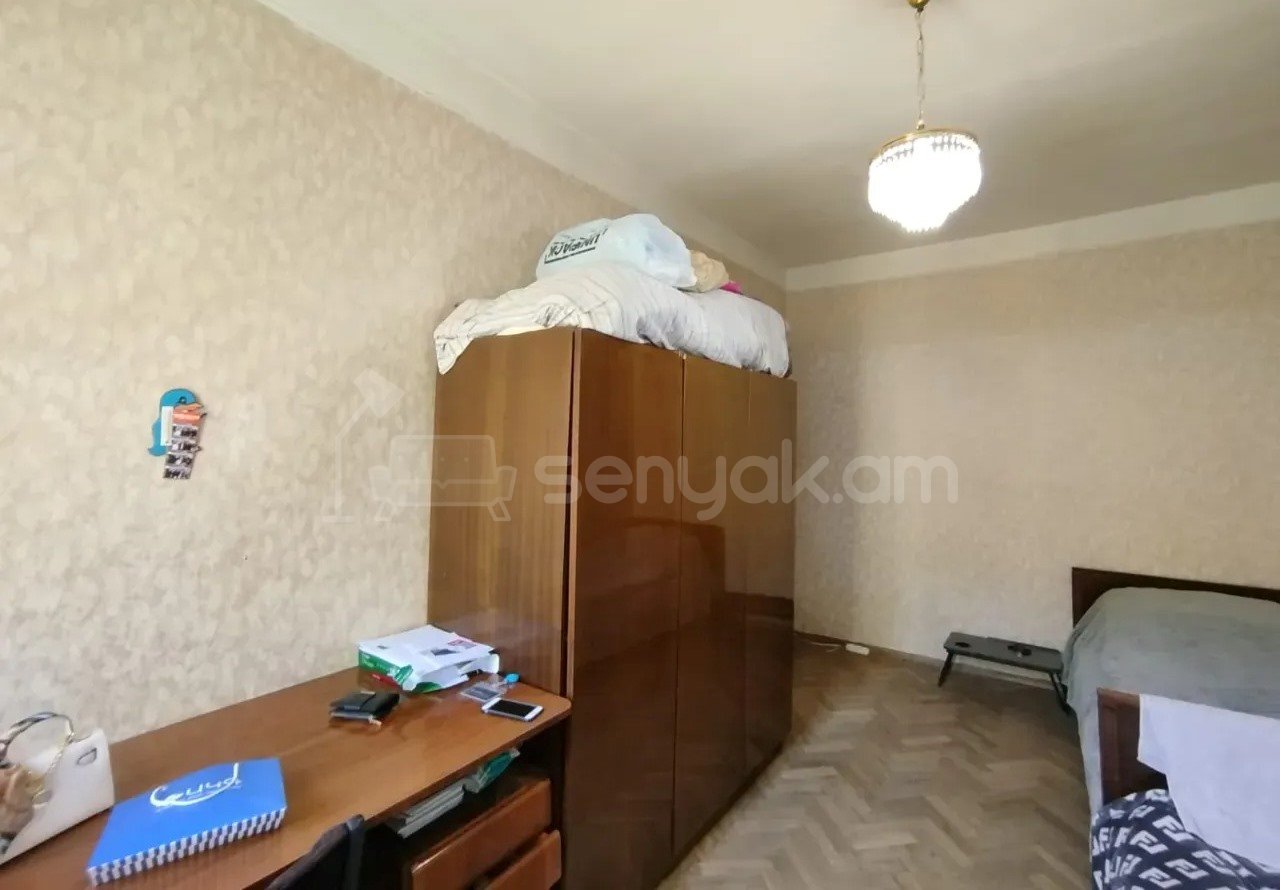 3 Սենյականոց Բնակարան Քարե Շենքում, 76քմ, 4/5 հարկ, Պետական Վիճակում