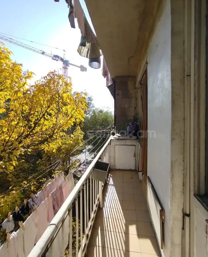 3 Սենյականոց Բնակարան Քարե Շենքում, 76քմ, 4/5 հարկ, Պետական Վիճակում