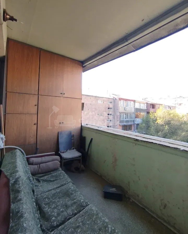 3 Սենյականոց Բնակարան Քարե Շենքում, 76քմ, 4/5 հարկ, Պետական Վիճակում