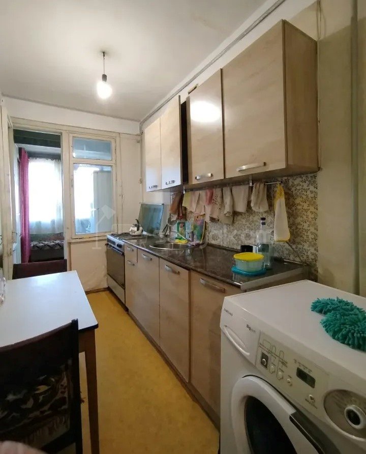 3 Սենյականոց Բնակարան Քարե Շենքում, 76քմ, 4/5 հարկ, Պետական Վիճակում