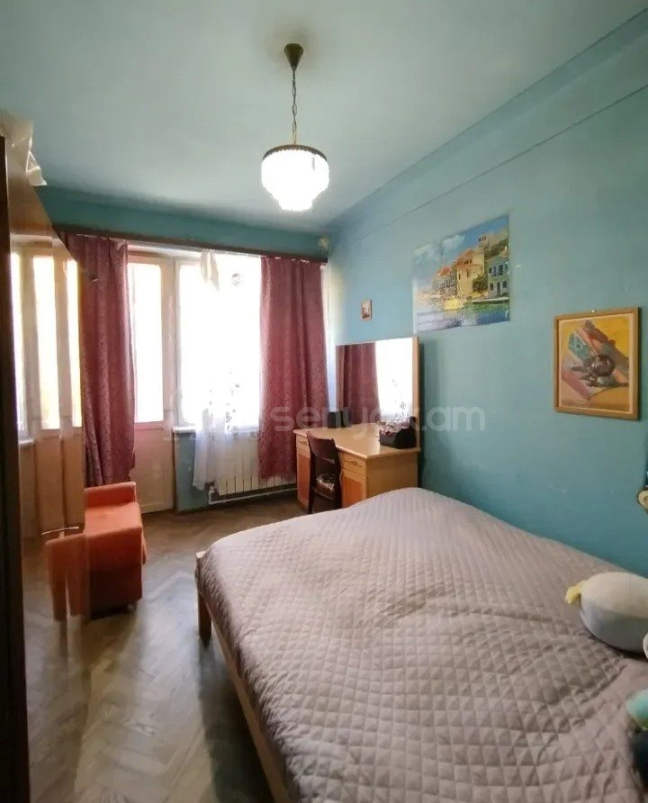 3 Սենյականոց Բնակարան Քարե Շենքում, 76քմ, 4/5 հարկ, Պետական Վիճակում