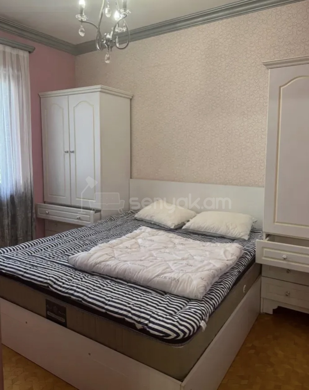 3 Սենյականոց Բնակարան Քարե Շենքում, 90քմ, 5/5 հարկ, Կոսմետիկ Վերանորոգված, Կահավորված