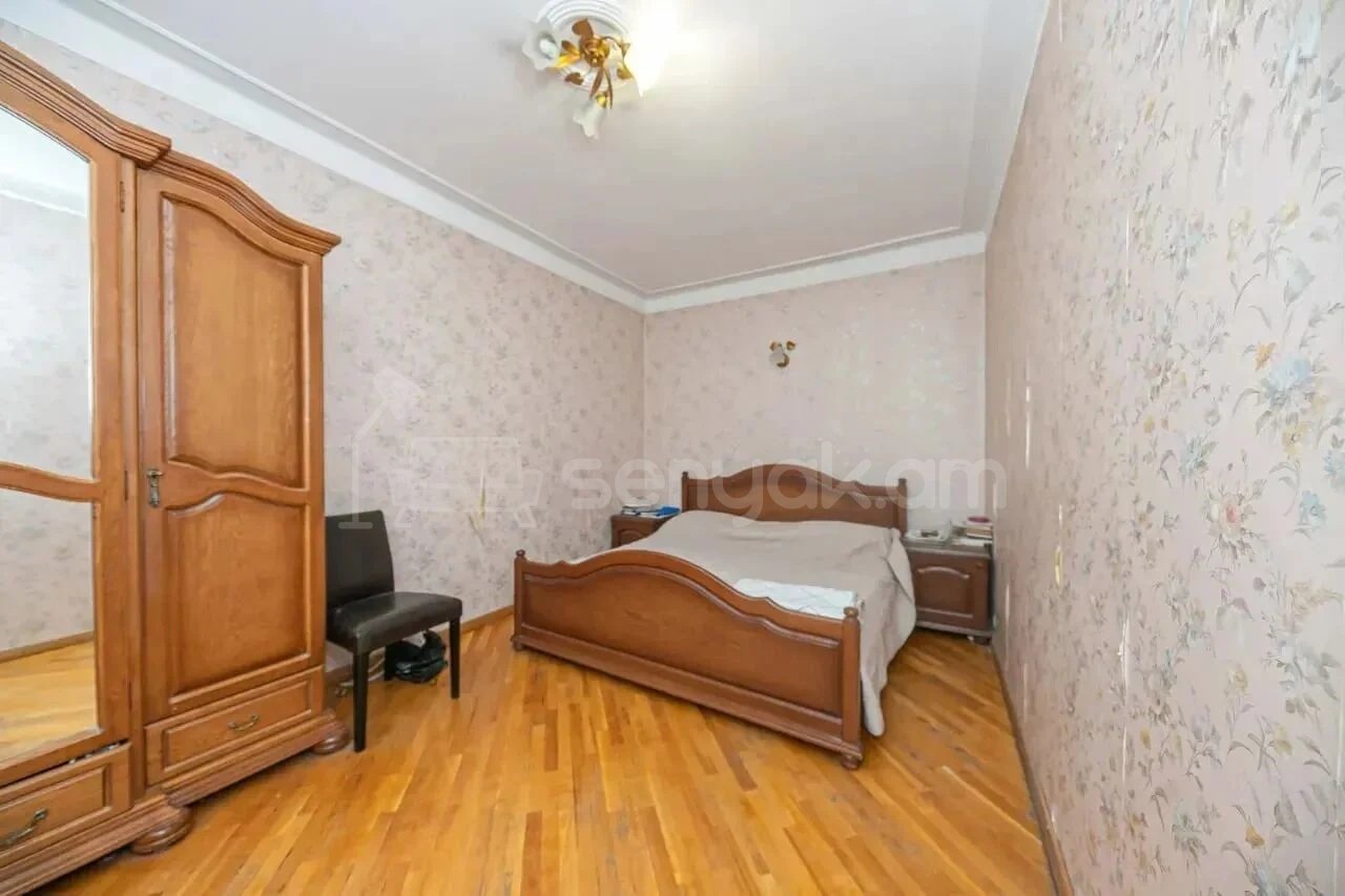 2 Սենյականոց Բնակարան Քարե Շենքում, 71քմ, 5/5 հարկ, Կապիտալ Վերանորոգված