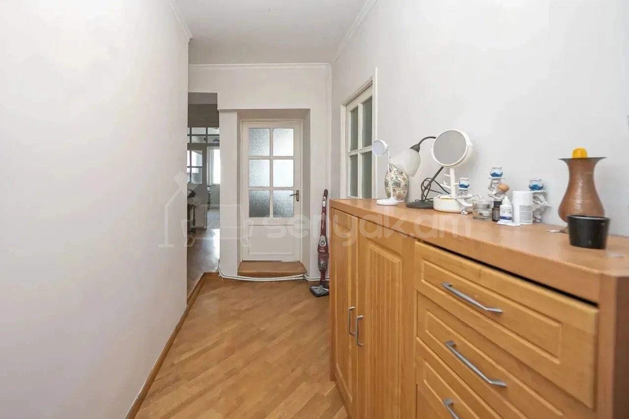 2 Սենյականոց Բնակարան Քարե Շենքում, 71քմ, 5/5 հարկ, Կապիտալ Վերանորոգված