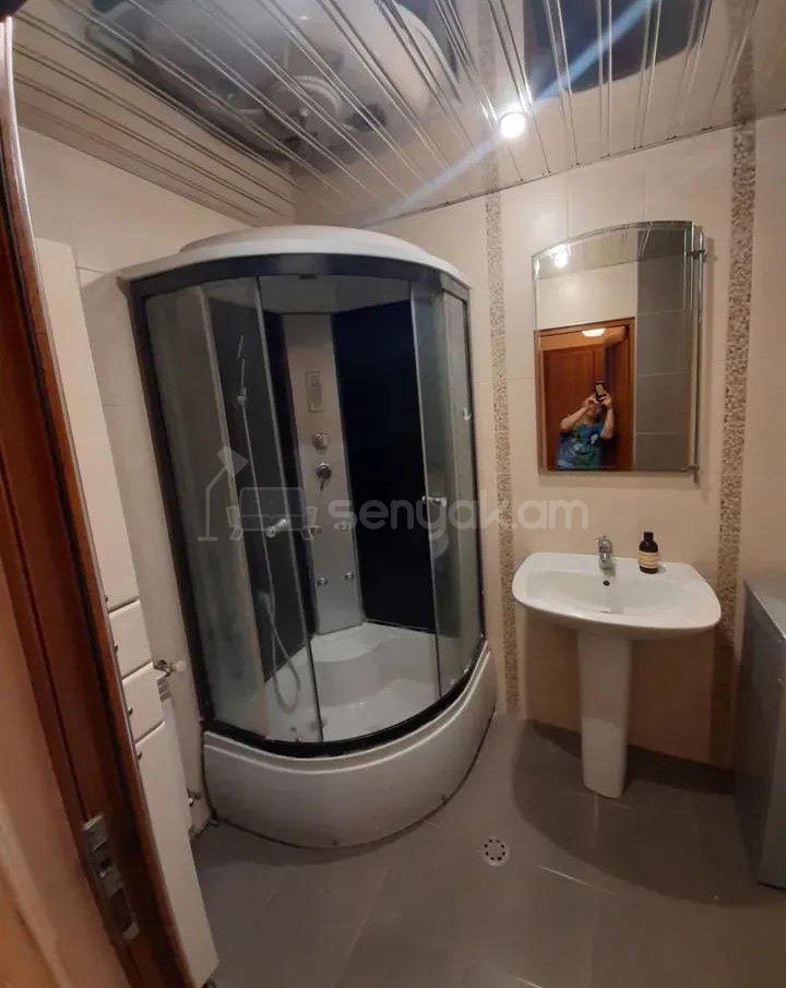 2 Սենյականոց Բնակարան Քարե Շենքում, 57քմ, 5/5 հարկ, Նորմալ Վիճակում