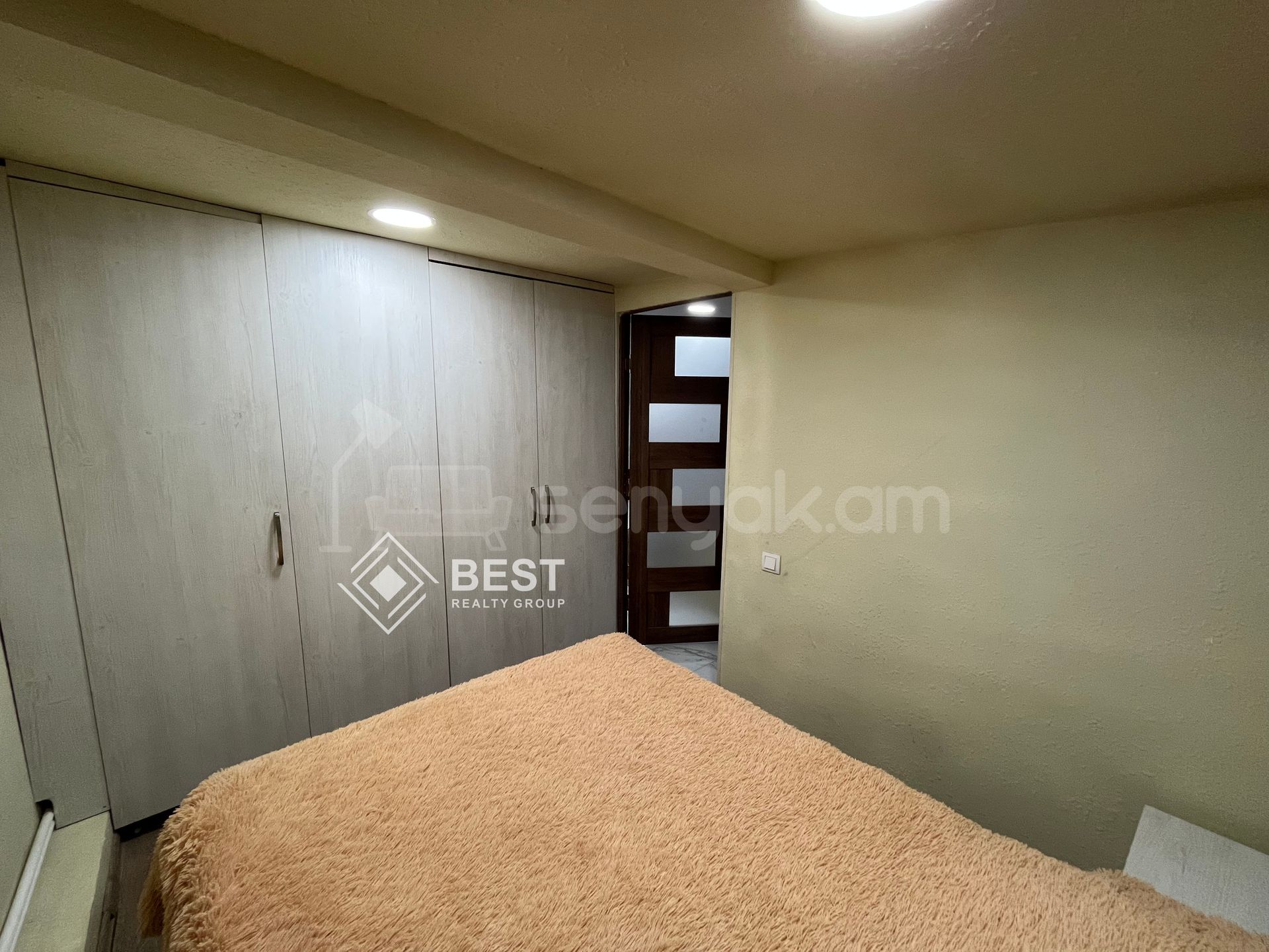 2 Սենյականոց Բնակարան Քարե Շենքում, 52քմ, 6/6 հարկ, Կապիտալ Վերանորոգված, Կահավորված, Արևկող