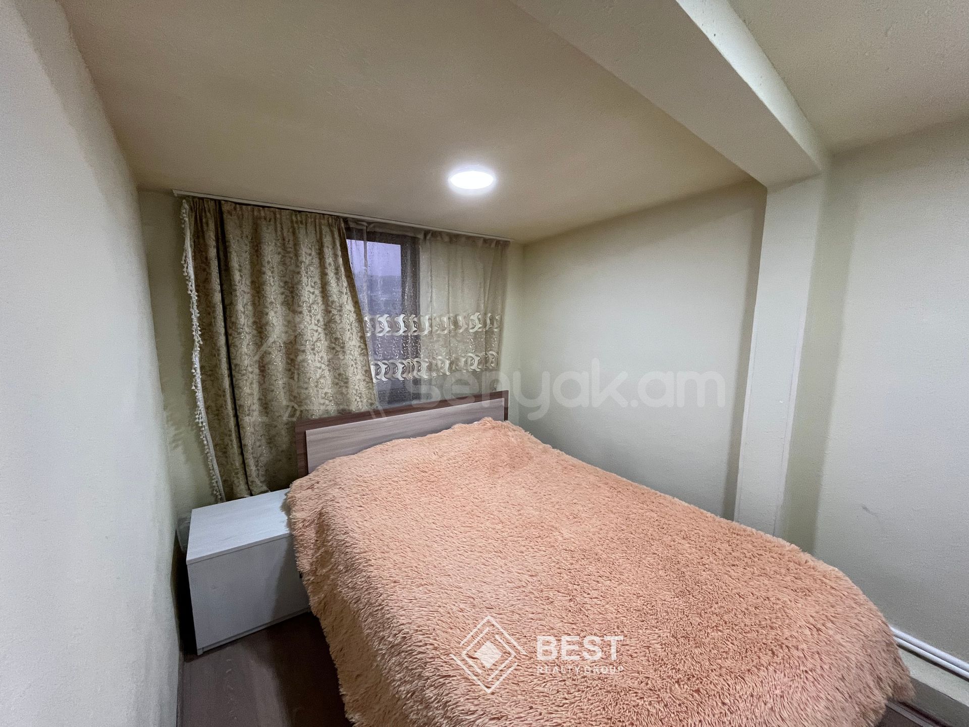 2 Սենյականոց Բնակարան Քարե Շենքում, 52քմ, 6/6 հարկ, Կապիտալ Վերանորոգված, Կահավորված, Արևկող