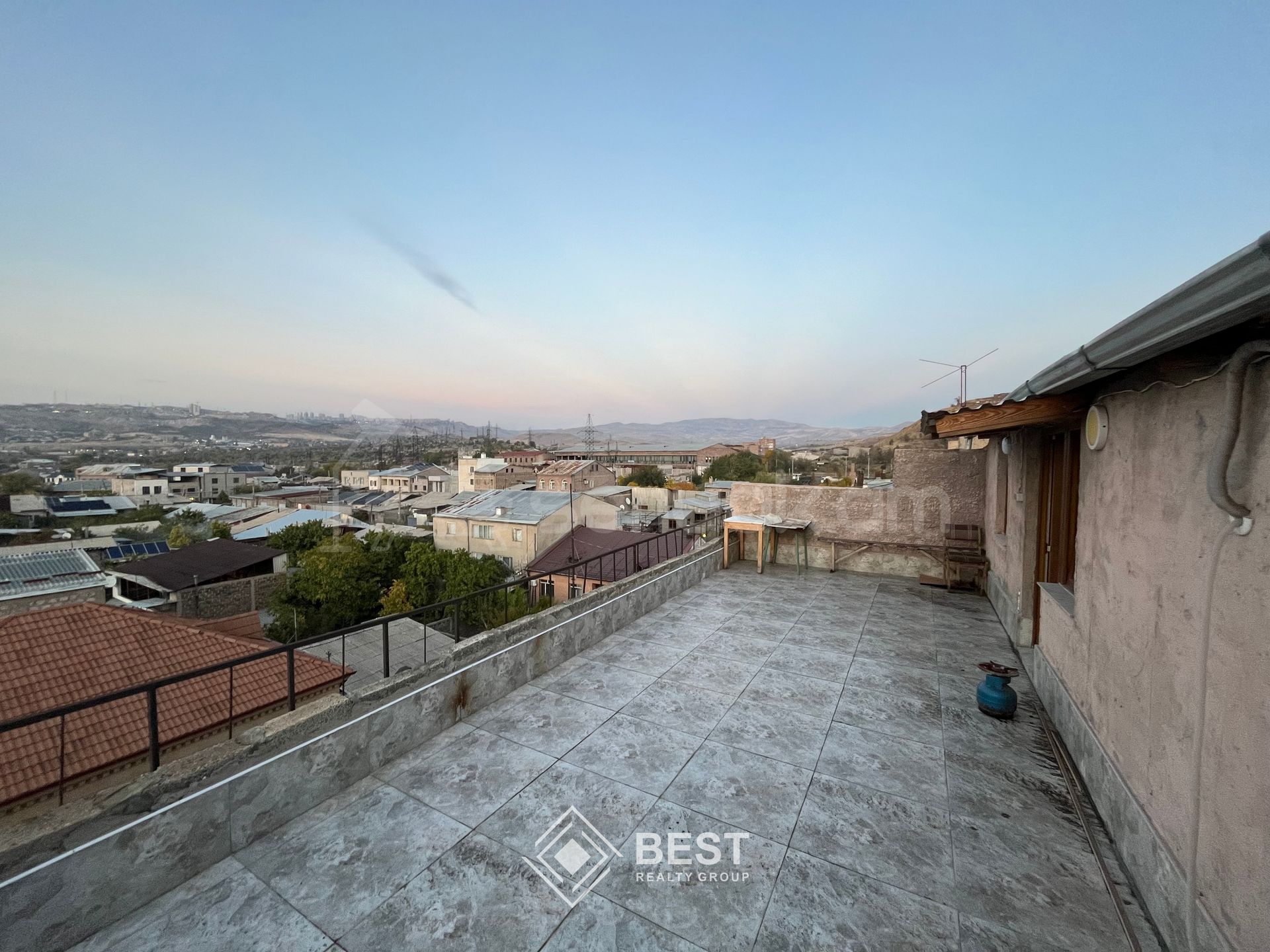 2 Սենյականոց Բնակարան Քարե Շենքում, 52քմ, 6/6 հարկ, Կապիտալ Վերանորոգված, Կահավորված, Արևկող