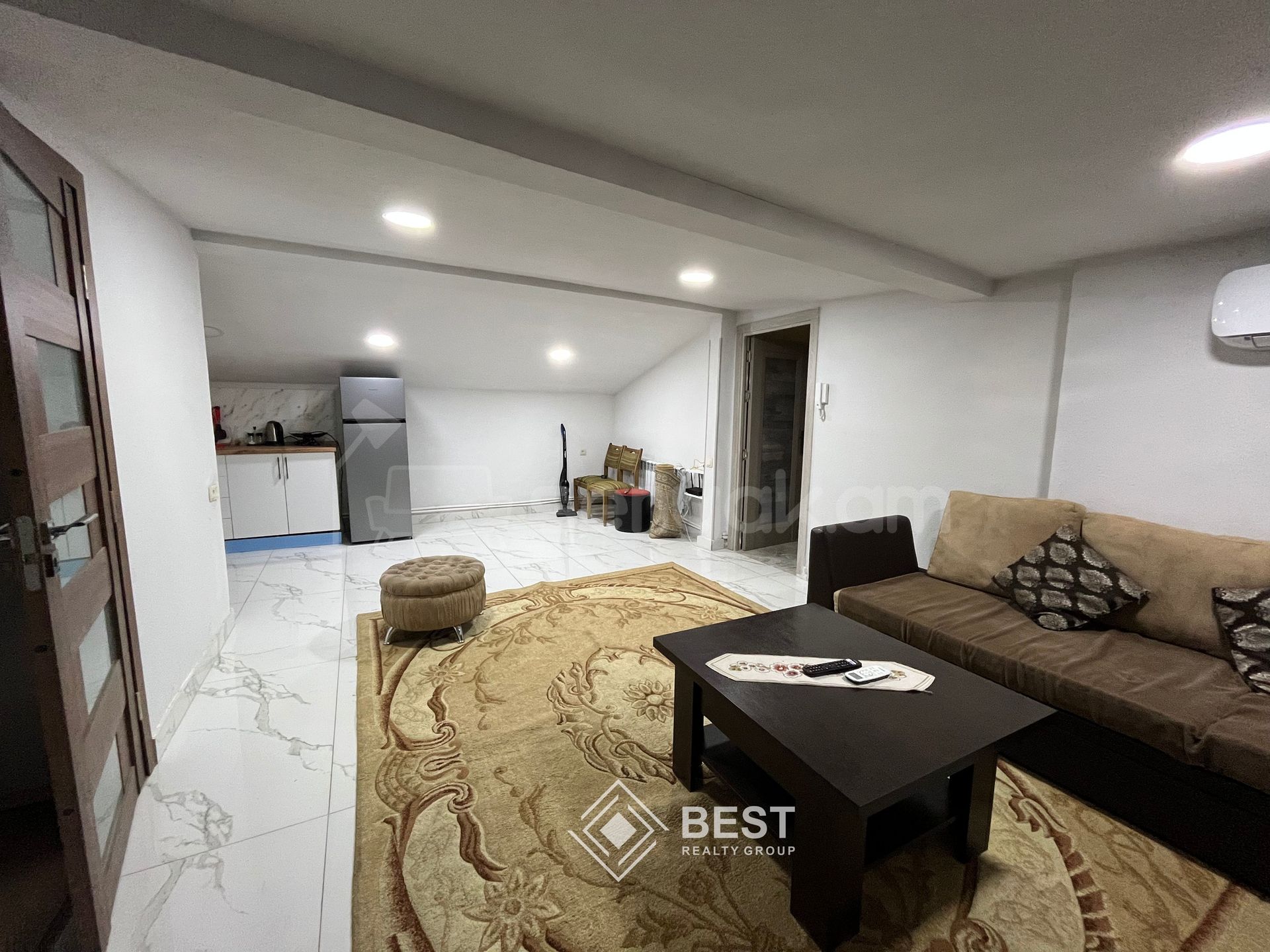 2 Սենյականոց Բնակարան Քարե Շենքում, 52քմ, 6/6 հարկ, Կապիտալ Վերանորոգված, Կահավորված, Արևկող