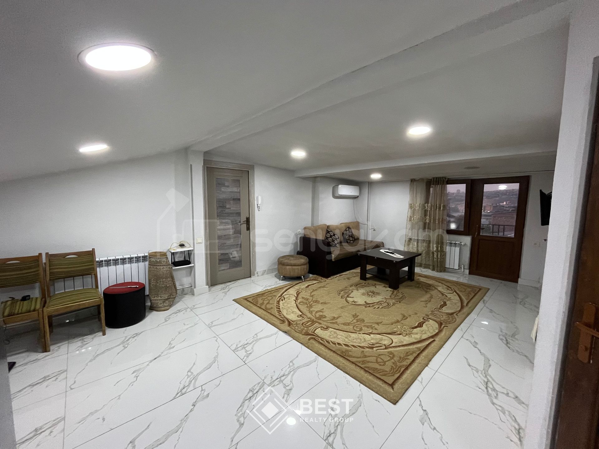 2 Սենյականոց Բնակարան Քարե Շենքում, 52քմ, 6/6 հարկ, Կապիտալ Վերանորոգված, Կահավորված, Արևկող