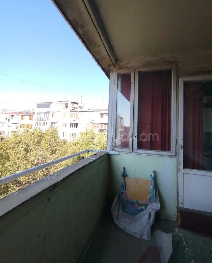 3 Սենյականոց Բնակարան Քարե Շենքում, 76քմ, 4/5 հարկ, Պետական Վիճակում