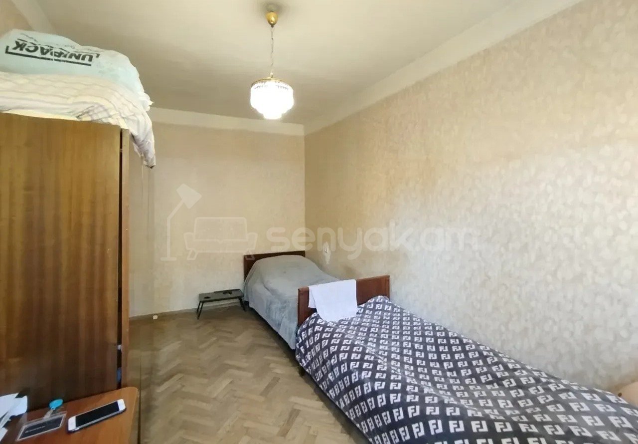 3 Սենյականոց Բնակարան Քարե Շենքում, 76քմ, 4/5 հարկ, Պետական Վիճակում