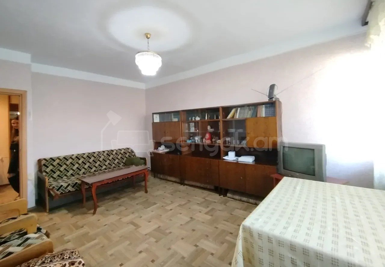 3 Սենյականոց Բնակարան Քարե Շենքում, 76քմ, 4/5 հարկ, Պետական Վիճակում