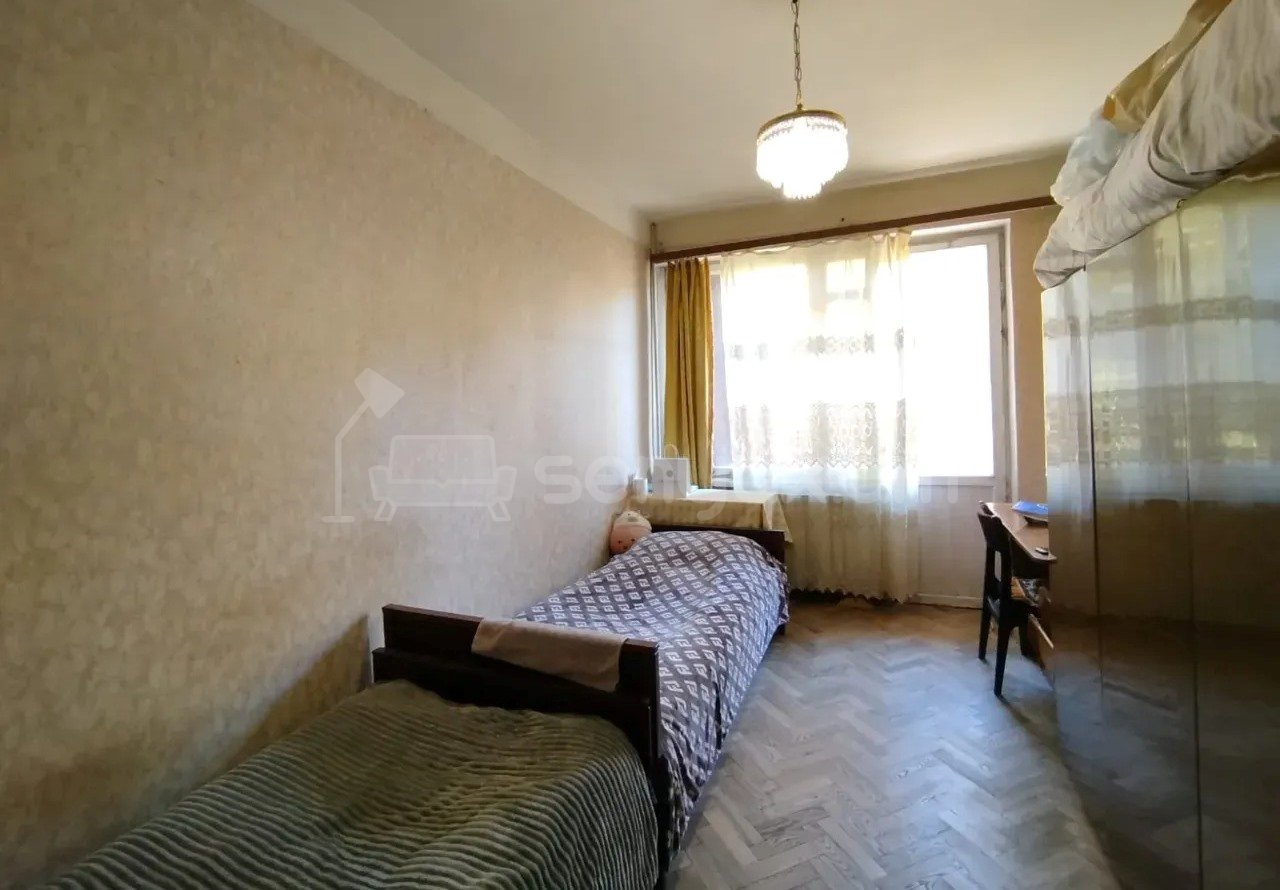 3 Սենյականոց Բնակարան Քարե Շենքում, 76քմ, 4/5 հարկ, Պետական Վիճակում