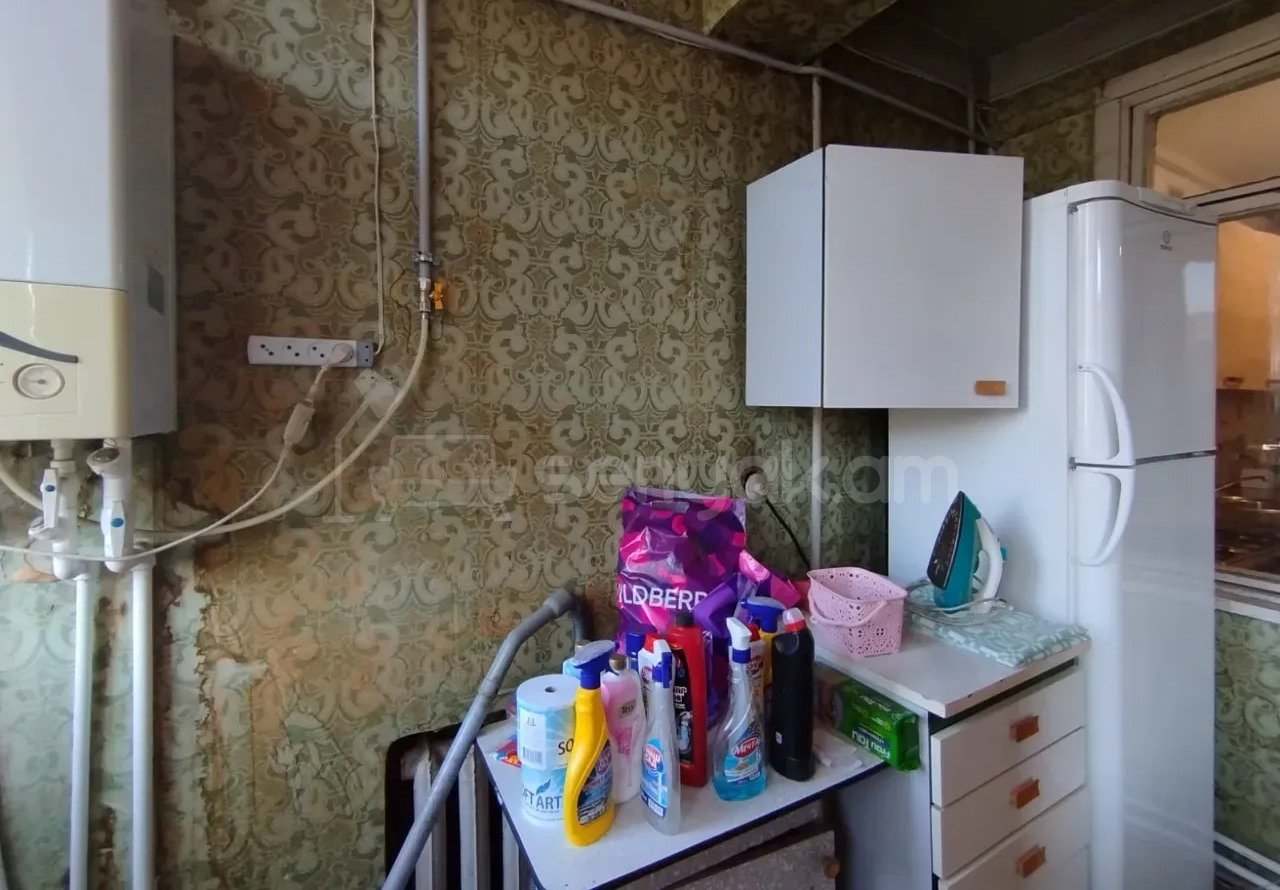 3 Սենյականոց Բնակարան Քարե Շենքում, 76քմ, 4/5 հարկ, Պետական Վիճակում