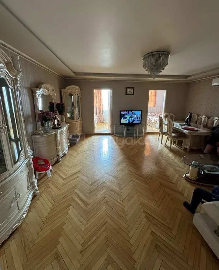 4 Սենյականոց Բնակարան Քարե Շենքում, 76քմ, 5/5 հարկ, Կապիտալ Վերանորոգված