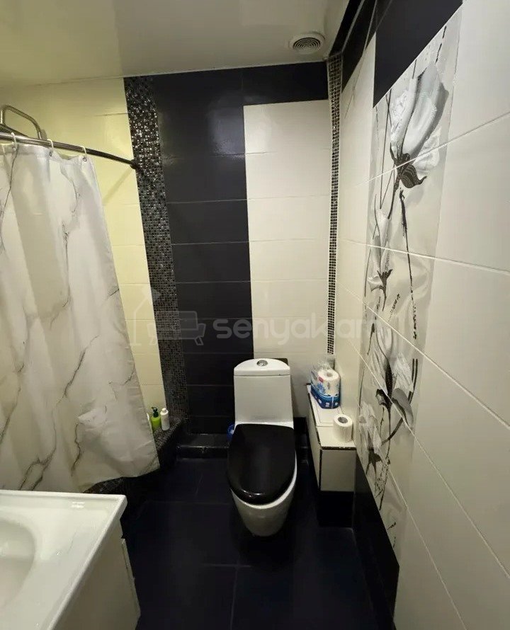 4 Սենյականոց Բնակարան Քարե Շենքում, 76քմ, 5/5 հարկ, Կապիտալ Վերանորոգված