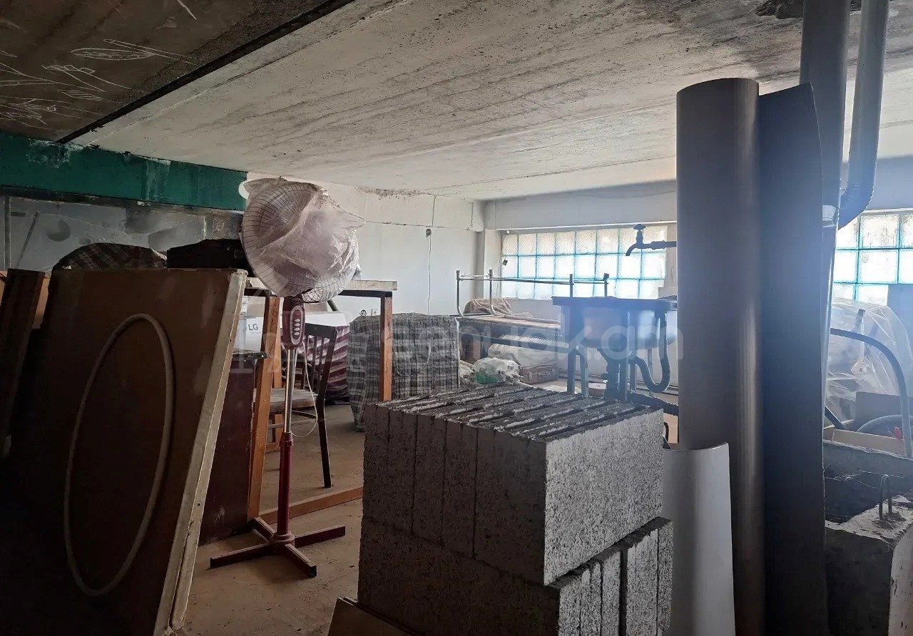 3 Սենյականոց Բնակարան Քարե Շենքում, 94քմ, 7/7 հարկ, Նորմալ Վիճակում