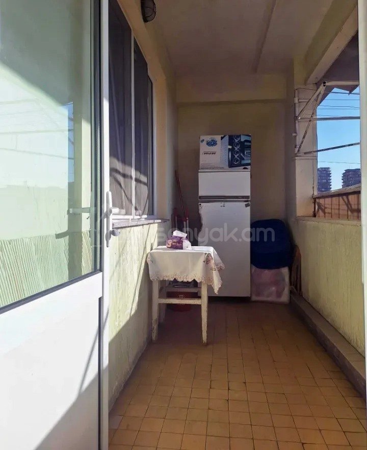 3 Սենյականոց Բնակարան Քարե Շենքում, 94քմ, 7/7 հարկ, Նորմալ Վիճակում