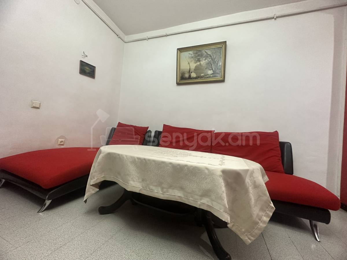 3 Սենյականոց Բնակարան Քարե Շենքում, 72քմ, 3/5 հարկ, Նորմալ Վիճակում