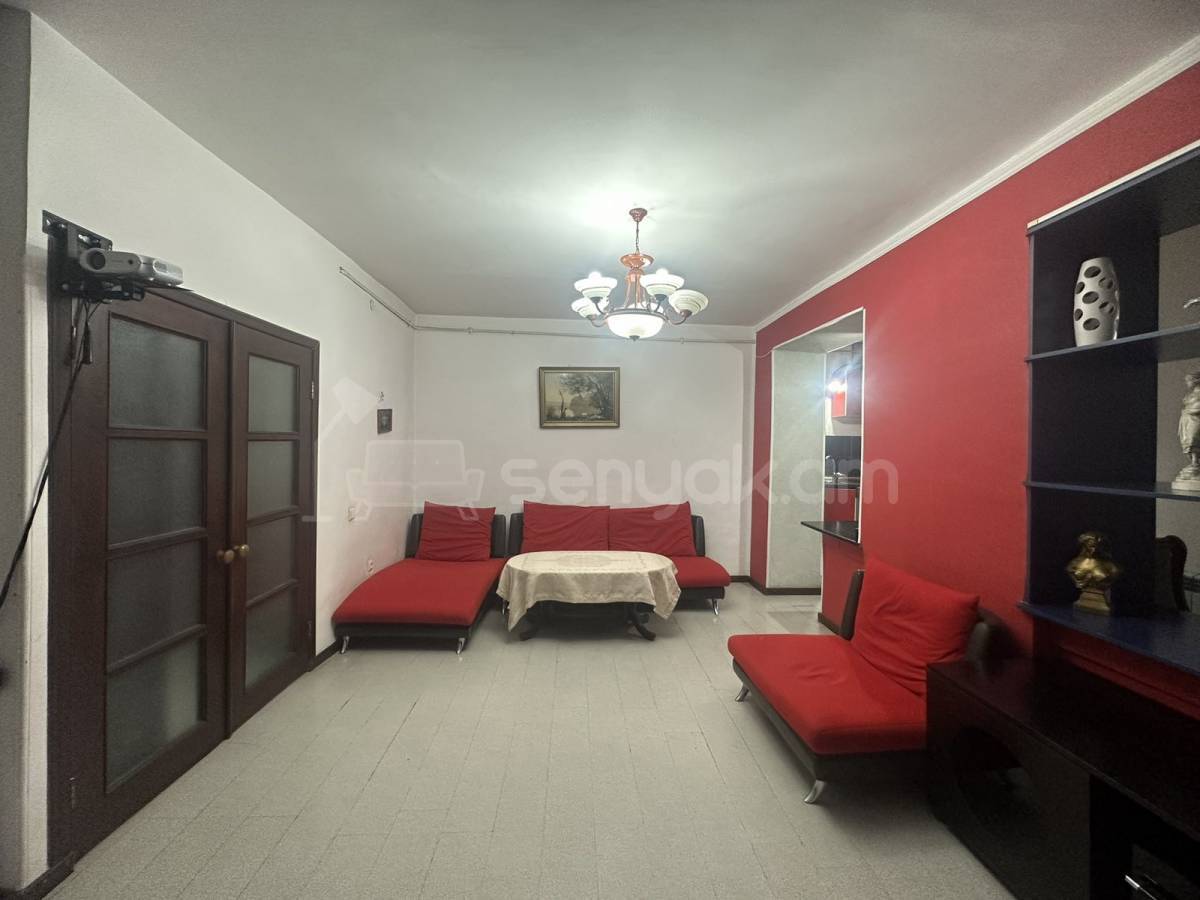 3 Սենյականոց Բնակարան Քարե Շենքում, 72քմ, 3/5 հարկ, Նորմալ Վիճակում