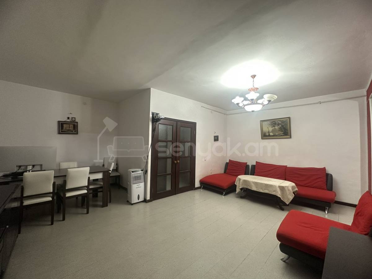 3 Սենյականոց Բնակարան Քարե Շենքում, 72քմ, 3/5 հարկ, Նորմալ Վիճակում