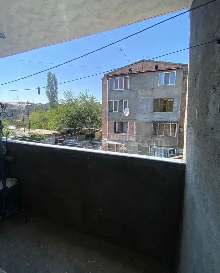 3 Սենյականոց Բնակարան Քարե Շենքում, 67քմ, 3/4 հարկ, Նորմալ Վիճակում