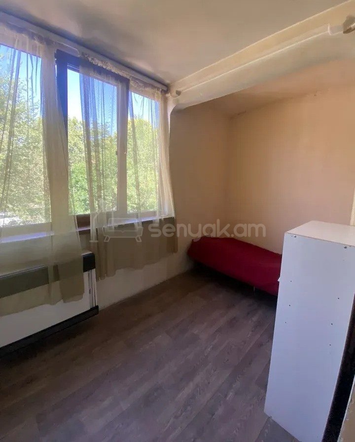 3 Սենյականոց Բնակարան Քարե Շենքում, 67քմ, 3/4 հարկ, Նորմալ Վիճակում