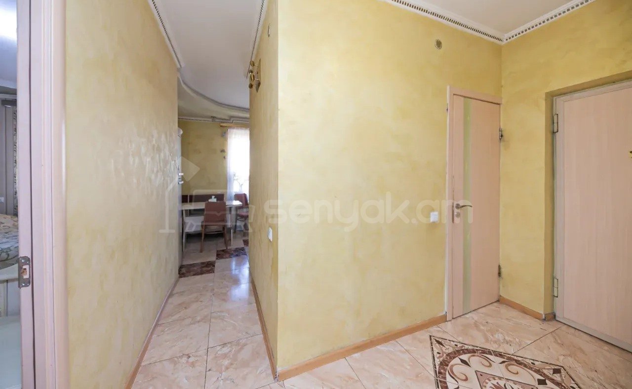 3 Սենյականոց Բնակարան Քարե Շենքում, 76քմ, 5/5 հարկ, Կապիտալ Վերանորոգված