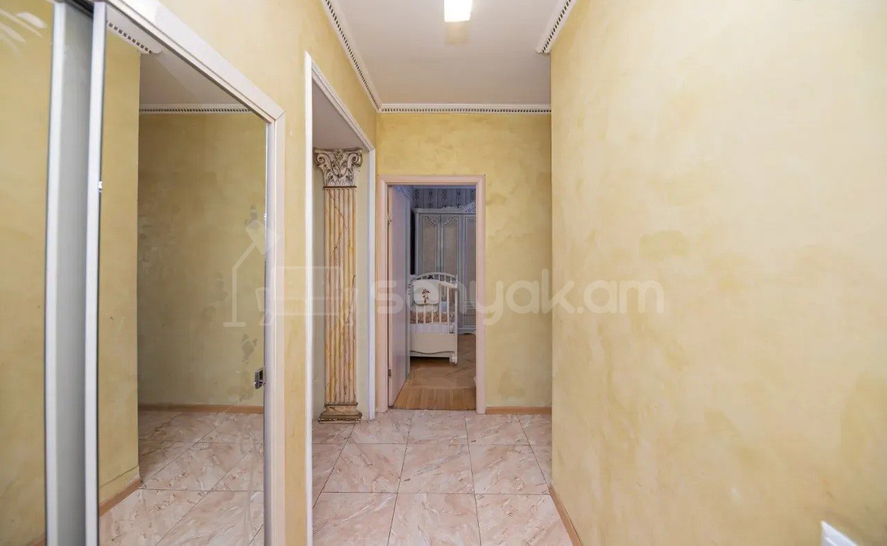 3 Սենյականոց Բնակարան Քարե Շենքում, 76քմ, 5/5 հարկ, Կապիտալ Վերանորոգված