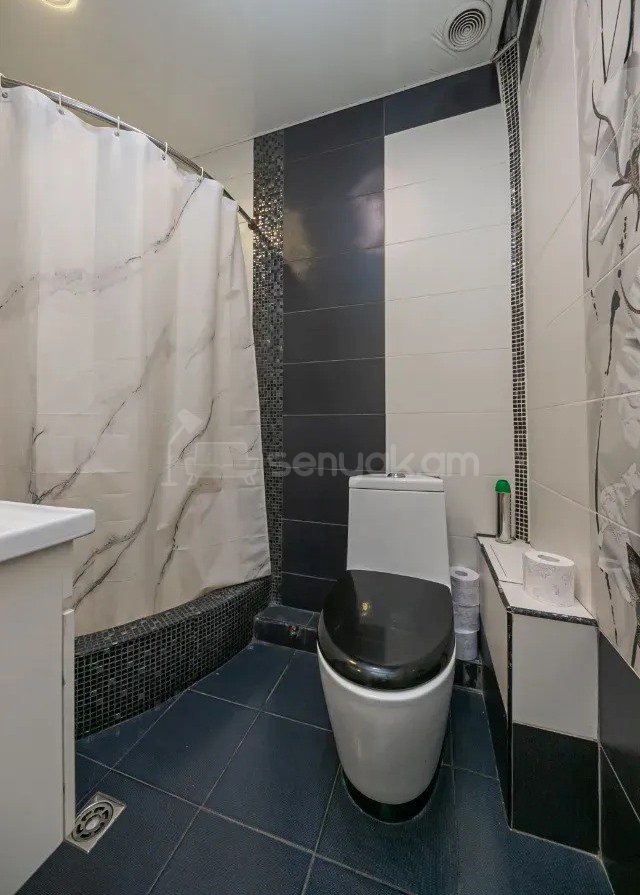 3 Սենյականոց Բնակարան Քարե Շենքում, 76քմ, 5/5 հարկ, Կապիտալ Վերանորոգված