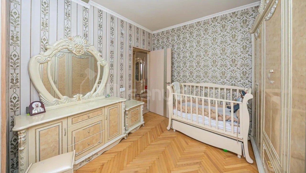 3 Սենյականոց Բնակարան Քարե Շենքում, 76քմ, 5/5 հարկ, Կապիտալ Վերանորոգված