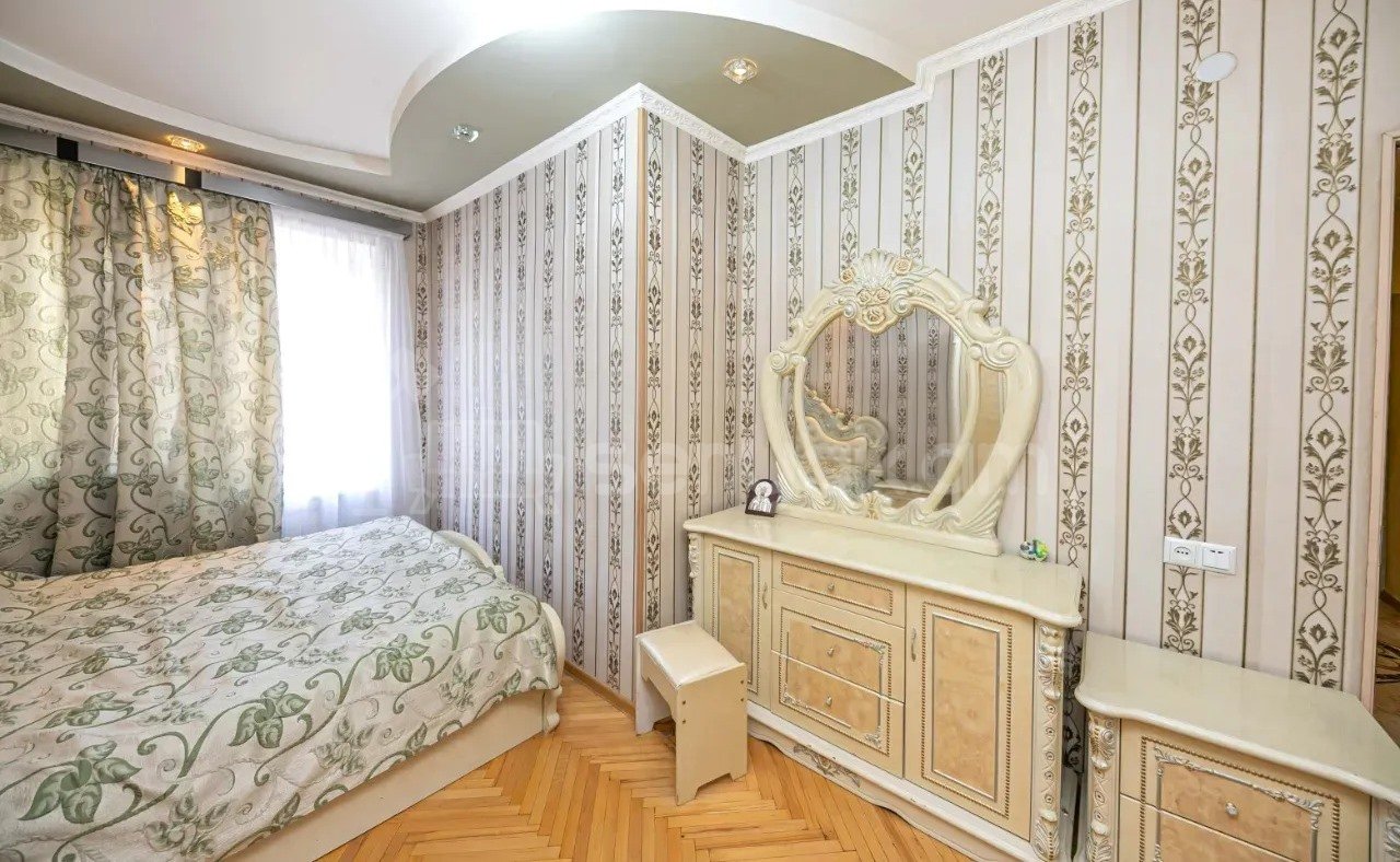 3 Սենյականոց Բնակարան Քարե Շենքում, 76քմ, 5/5 հարկ, Կապիտալ Վերանորոգված